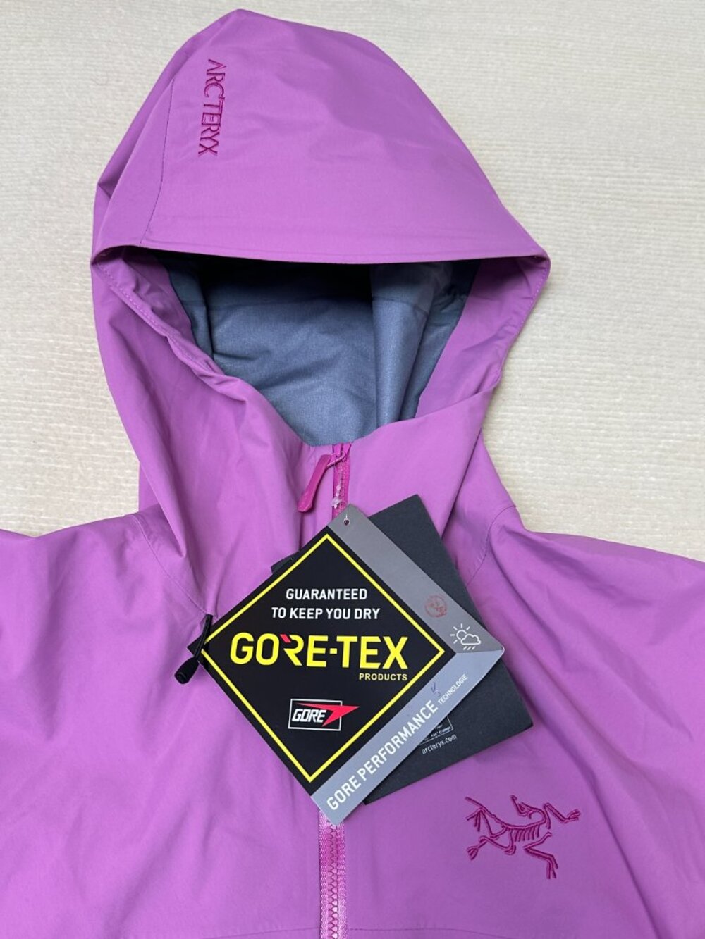 Arc'teryx Men’s Beta LT Hardshell Hooded GORE-TEX Jacket - Picture 6 of 6